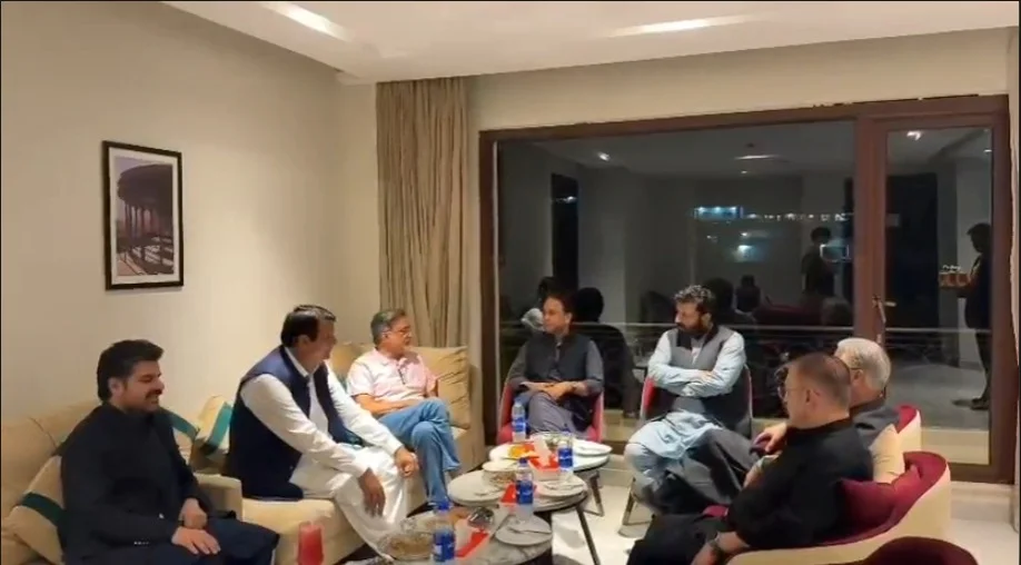 گلگت بلتستان میں بڑا سیاسی بریک تھرو: حکومت سازی کے لیے پیپلز پارٹی اور مسلم لیگ (ن) کے اعلیٰ سطح وفود کی اہم ملاقات