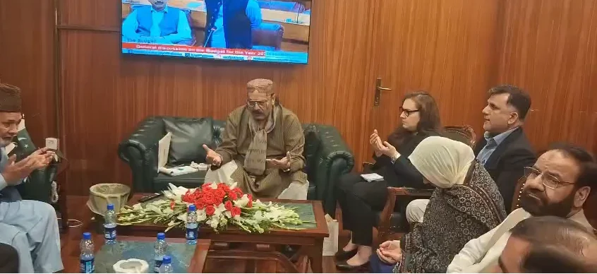 مسئلہ کشمیر کو عالمی فورمز پر اٹھانے کی کوششیں تیز کی جائیں گی، حریت وفد سے ملاقات میں رانا قاسم نون کا عزم