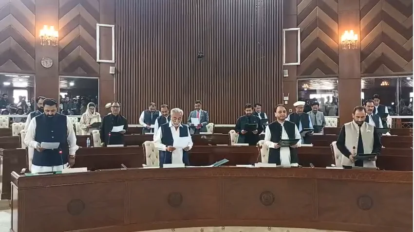 گلگت بلتستان اسمبلی کے 30 نومنتخب ارکان کی حلف برداری