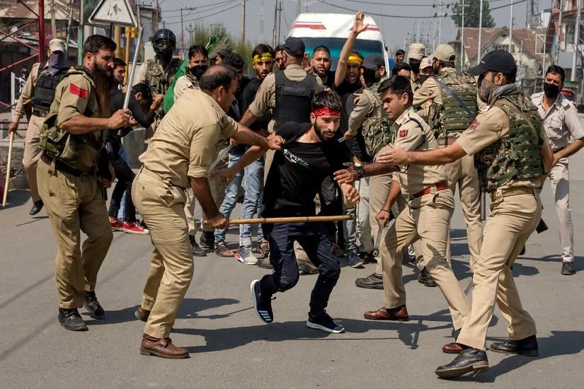 مقبوضہ کشمیر کی تاریخ مسخ کرنے کی سنگین بھارتی کوشش، لائبریریوں اور تعلیمی اداروں پر کریک ڈاؤن