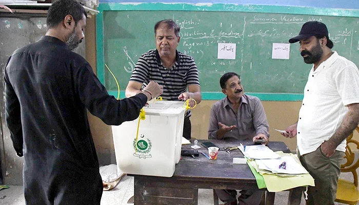 آزاد کشمیر انتخابات کا دوسرا مرحلہ: مسلم لیگ (ن) کی 14 نشستوں پر کامیابی، پی پی پی کو 5 سیٹیں مل گئیں