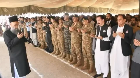 مظفر آباد ہیلی کاپٹر حادثہ: پاک فوج کے شہداء کی نمازِ جنازہ ادا، مکمل فوجی اعزاز کے ساتھ آبائی علاقوں میں تدفین کی جائے گی