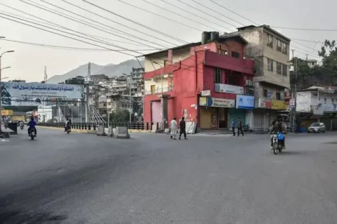 حکمت عملی میں تبدیلی یا احتجاج کا خاتمہ؟ عوامی ایکشن کمیٹی نے راولاکوٹ میں دھرنا گاہیں خالی کرا دیں