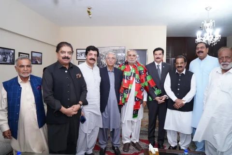 آزاد کشمیر میں مسلم کانفرنس کے سینئر رہنما غلام رضا نقوی پیپلز پارٹی میں شامل