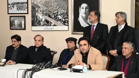 آزاد کشمیر انتخابات: مسلم لیگ (ن) اور پیپلز پارٹی میں مذاکرات کا چوتھا دور شروع