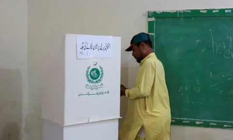 آزاد کشمیر: ایل اے 27 اور ایل اے 28 کی ملتوی شدہ نشستوں پر پولنگ کا آغاز