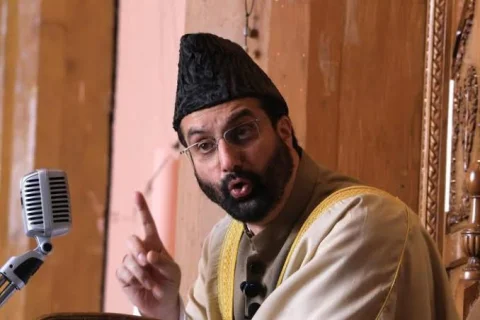 میڈیکل انٹرنز کا وظیفہ بڑھایا جائے، میرواعظ کا مطالبہ